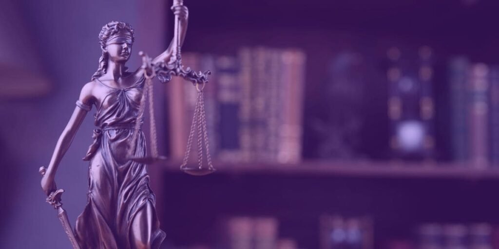 alienação fiduciária: A estátua da Deusa da Justiça.
